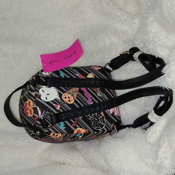 Mini dog vampire kitsch backpack Halloween candy treats theme 2021 - Picture 3 of 8